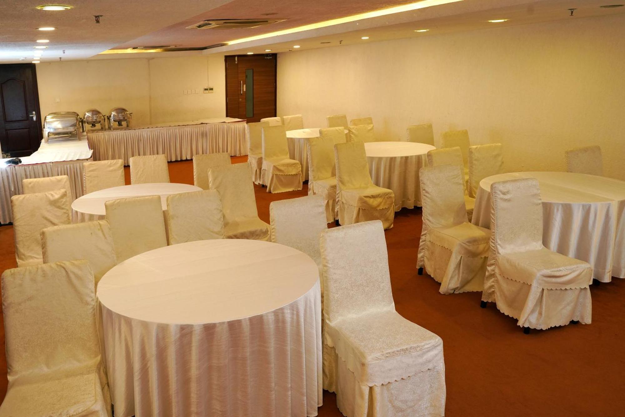 Kga Elite Continental Hotel Tiruvalla Extérieur photo