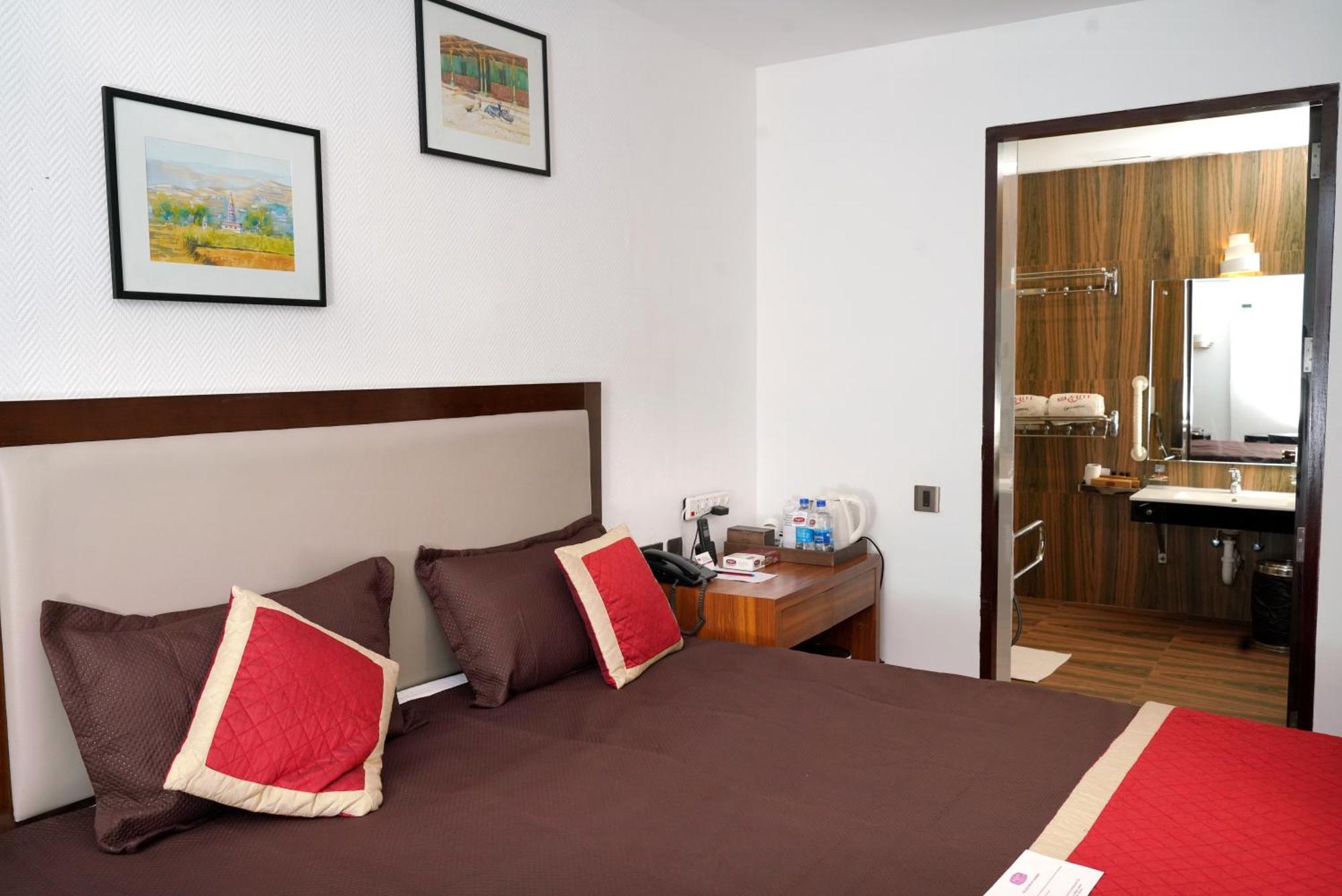 Kga Elite Continental Hotel Tiruvalla Extérieur photo