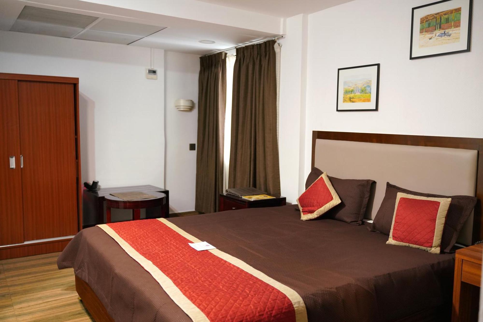 Kga Elite Continental Hotel Tiruvalla Extérieur photo