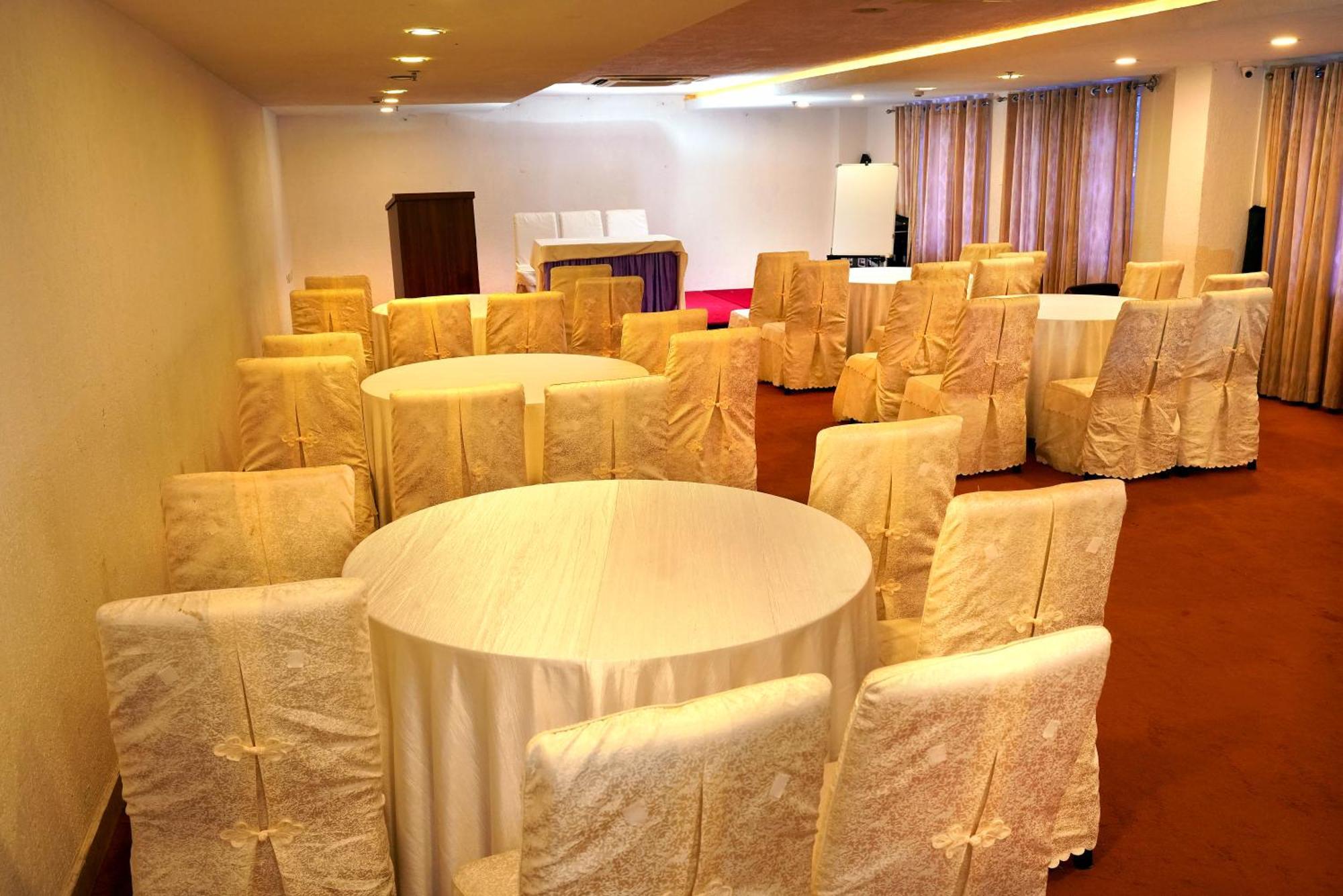 Kga Elite Continental Hotel Tiruvalla Extérieur photo
