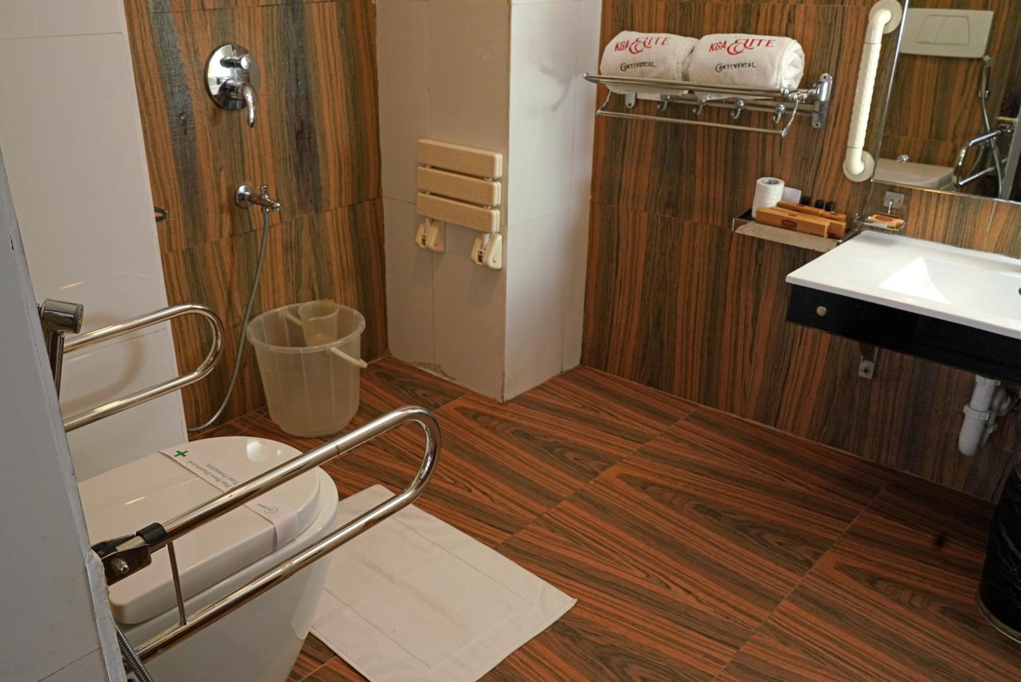 Kga Elite Continental Hotel Tiruvalla Extérieur photo
