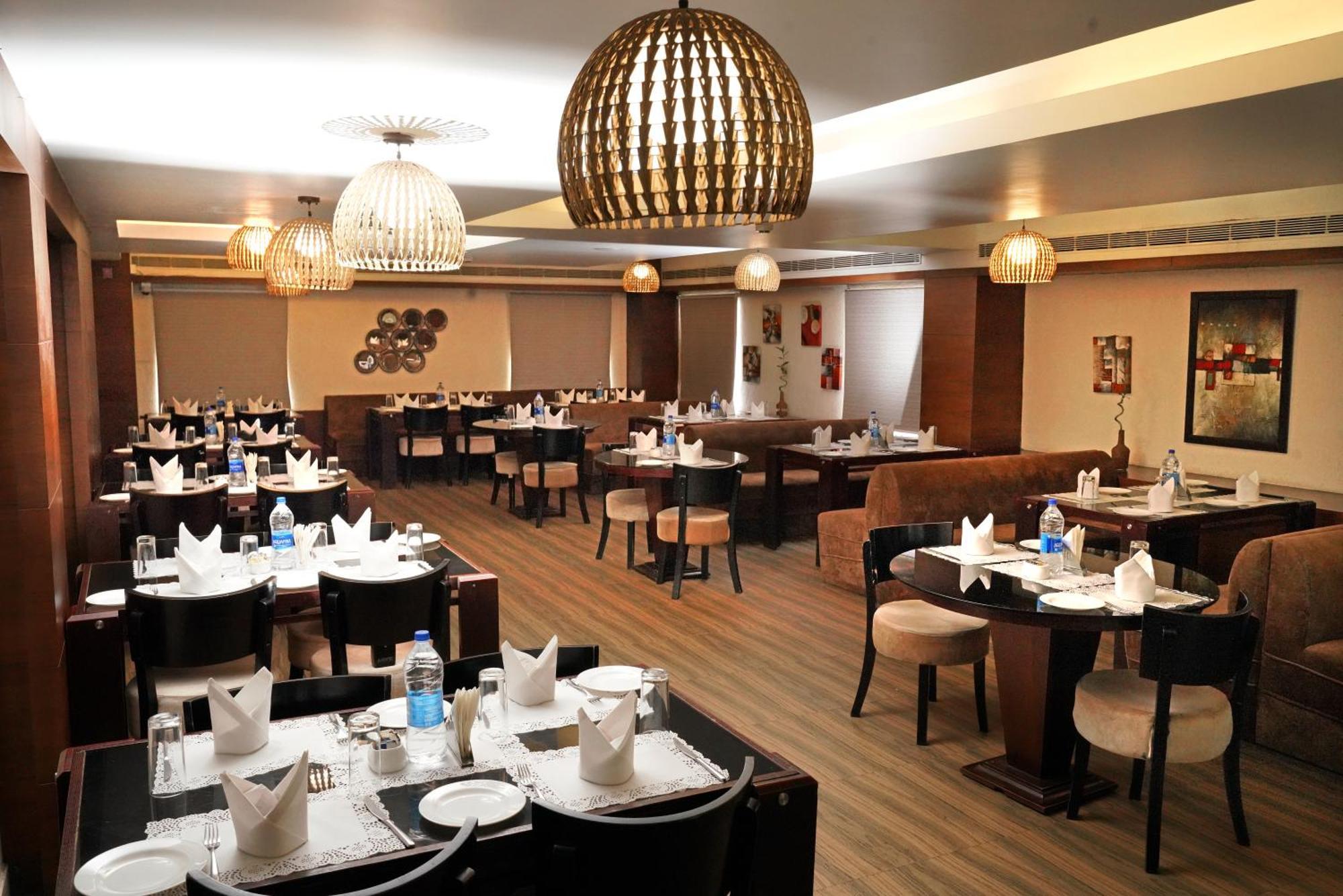 Kga Elite Continental Hotel Tiruvalla Extérieur photo