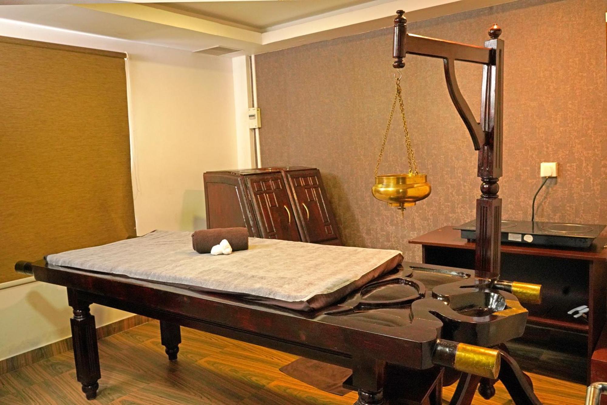 Kga Elite Continental Hotel Tiruvalla Extérieur photo