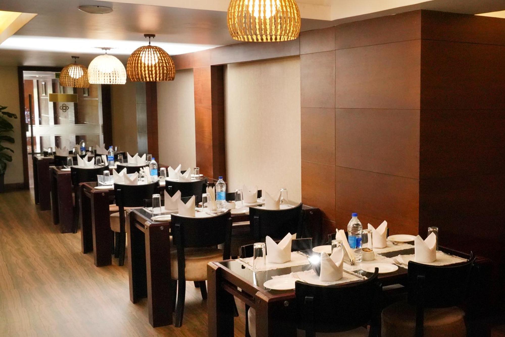 Kga Elite Continental Hotel Tiruvalla Extérieur photo