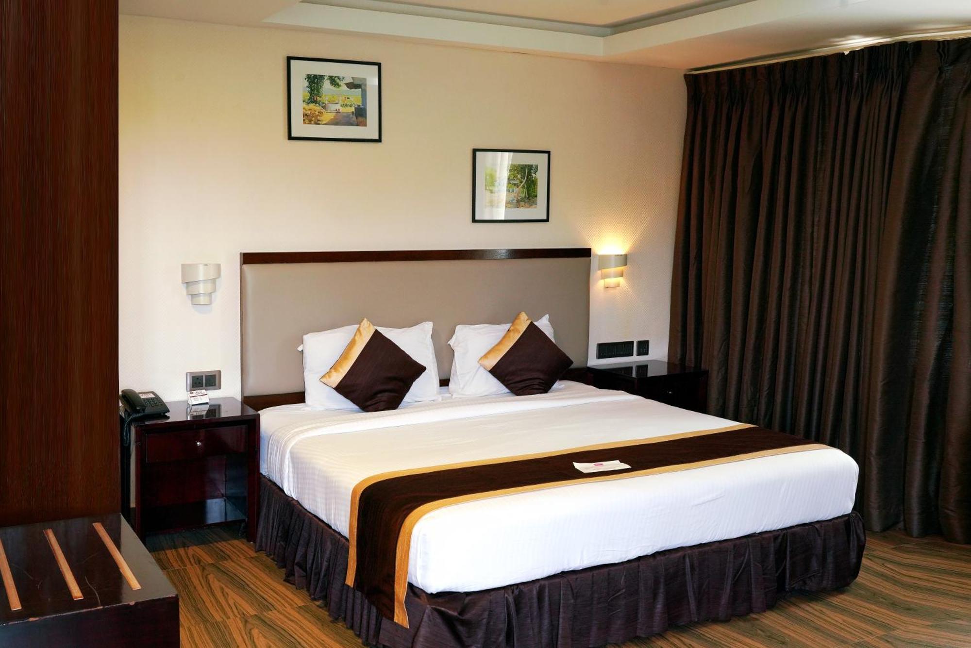 Kga Elite Continental Hotel Tiruvalla Extérieur photo