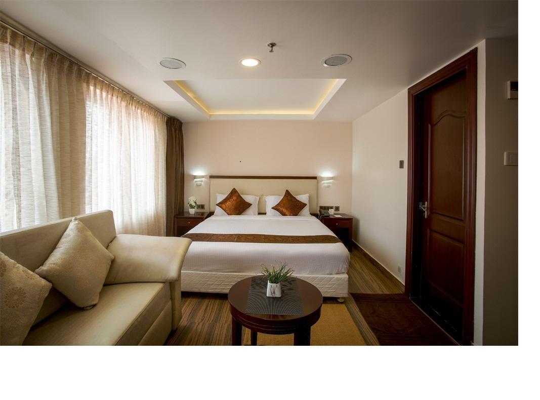 Kga Elite Continental Hotel Tiruvalla Extérieur photo