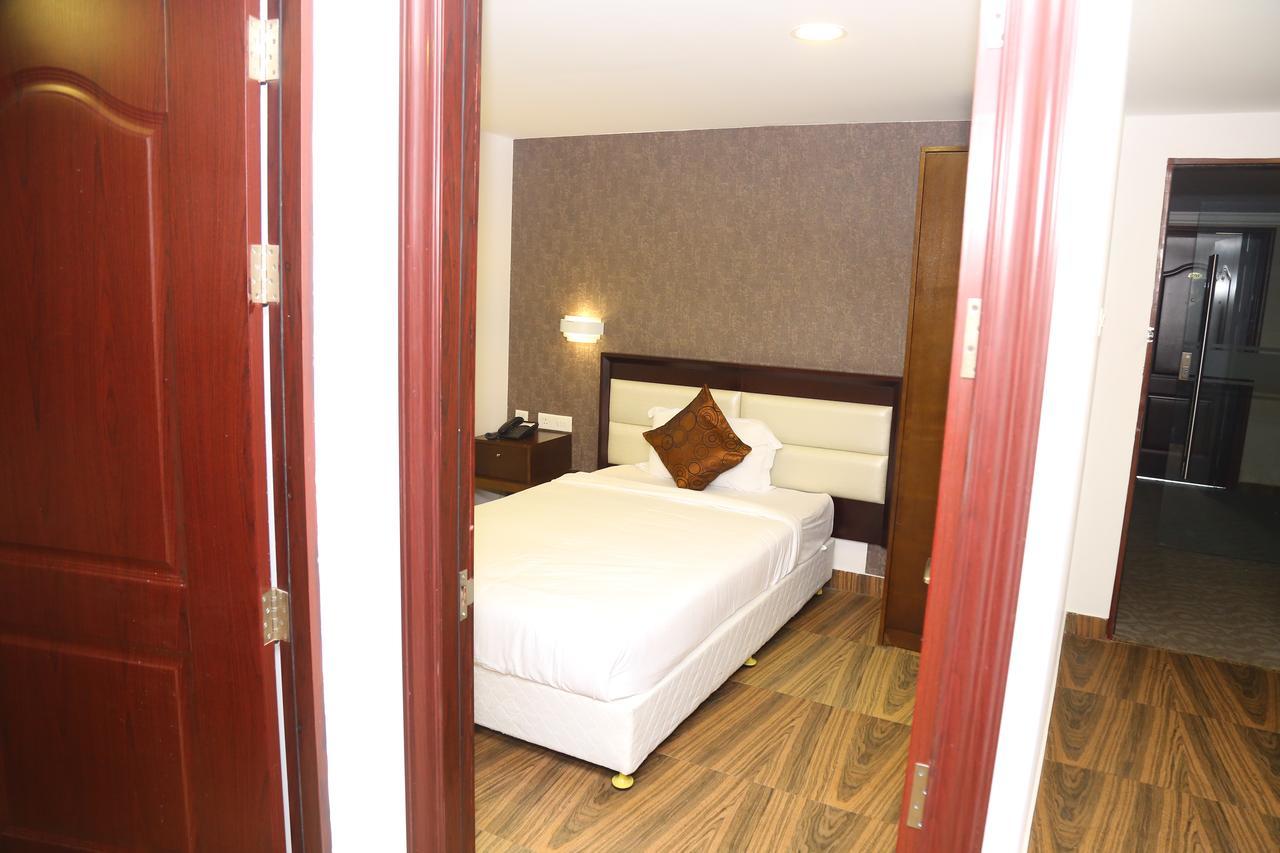Kga Elite Continental Hotel Tiruvalla Extérieur photo