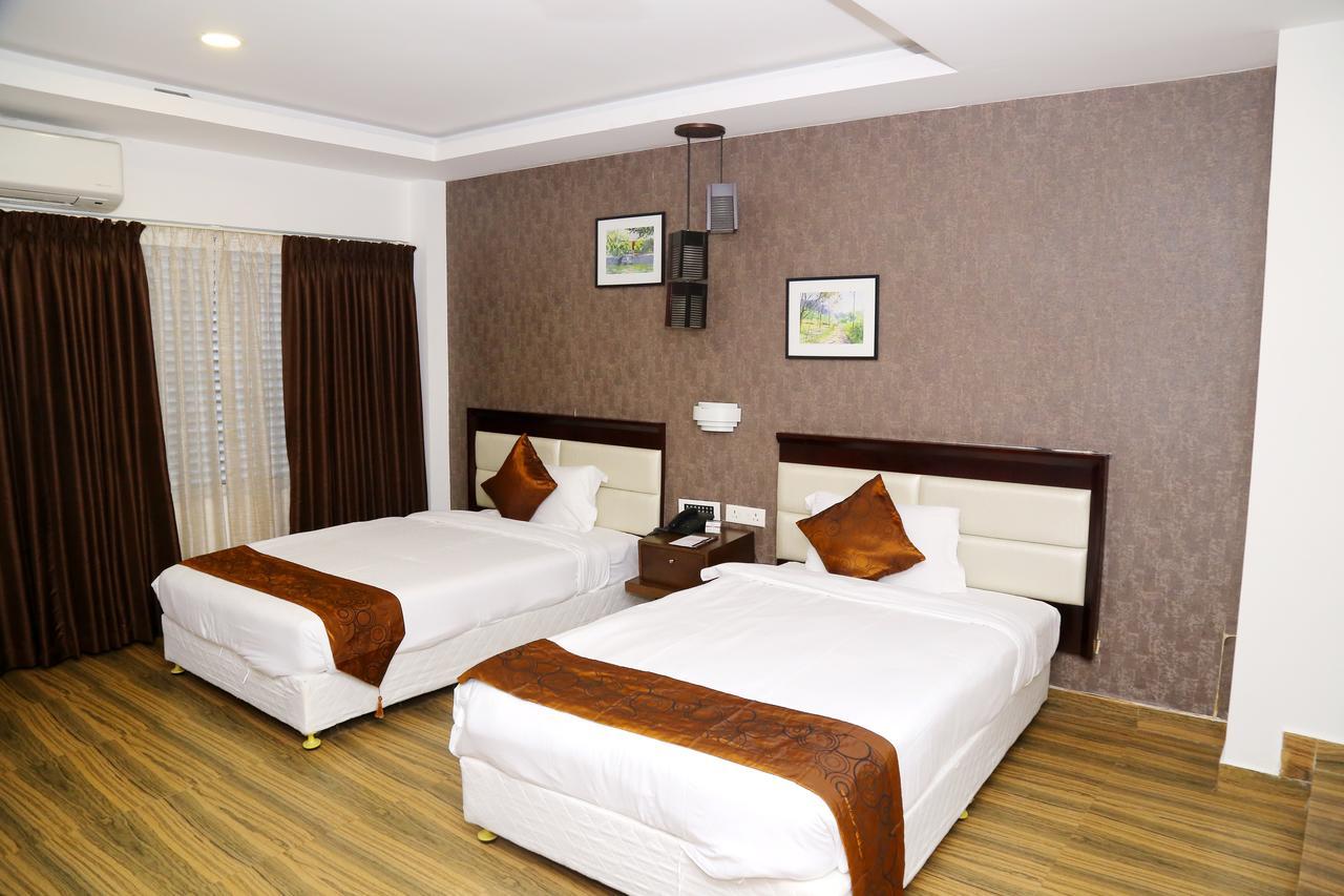 Kga Elite Continental Hotel Tiruvalla Extérieur photo