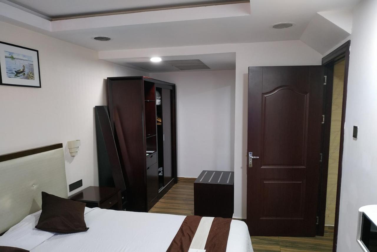 Kga Elite Continental Hotel Tiruvalla Extérieur photo