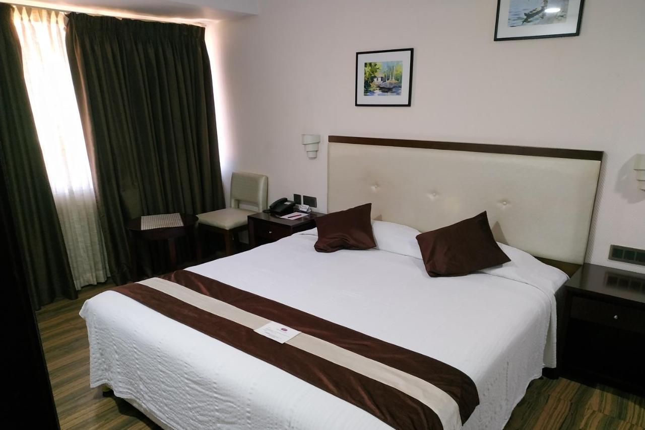Kga Elite Continental Hotel Tiruvalla Extérieur photo